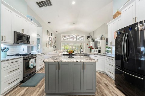 House in Fish Hawk, Florida 5 bedrooms, 246.93 sq.m. № 1904748 - photo 9