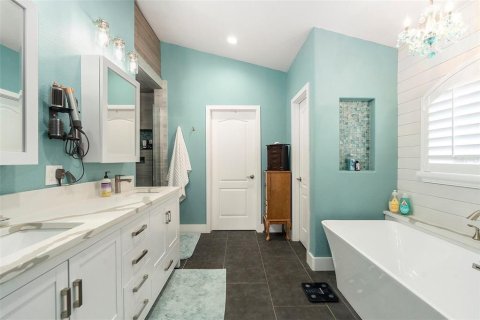 House in Fish Hawk, Florida 5 bedrooms, 246.93 sq.m. № 1904748 - photo 14