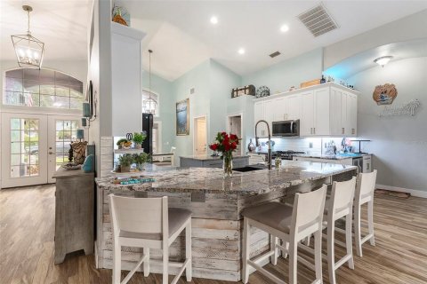 House in Fish Hawk, Florida 5 bedrooms, 246.93 sq.m. № 1904748 - photo 7