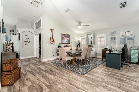 House in Fish Hawk, Florida 5 bedrooms, 246.93 sq.m. № 1904748 - photo 6