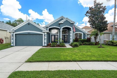 House in Fish Hawk, Florida 5 bedrooms, 246.93 sq.m. № 1904748 - photo 1