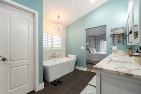 House in Fish Hawk, Florida 5 bedrooms, 246.93 sq.m. № 1904748 - photo 15