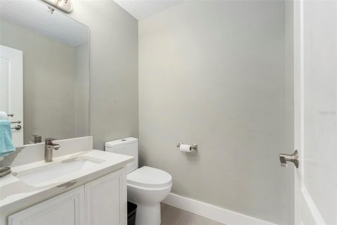 House in Fish Hawk, Florida 5 bedrooms, 246.93 sq.m. № 1904748 - photo 24