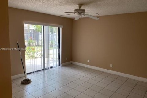 Condo in Coral Springs, Florida, 2 bedrooms  № 1941336 - photo 6
