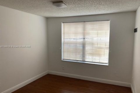 Condo in Coral Springs, Florida, 2 bedrooms  № 1941336 - photo 4