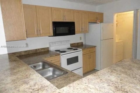 Condo in Coral Springs, Florida, 2 bedrooms  № 1941336 - photo 3