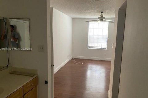 Condo in Coral Springs, Florida, 2 bedrooms  № 1941336 - photo 5