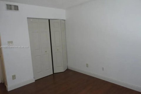 Condo in Coral Springs, Florida, 2 bedrooms  № 1941336 - photo 8