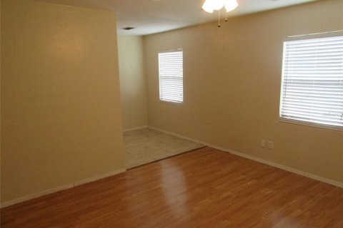 Casa en alquiler en Saint Petersburg, Florida, 2 dormitorios, 63.36 m2 № 1805698 - foto 4