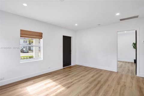 Casa en alquiler en Oakland Park, Florida, 1 dormitorio, 279.54 m2 № 2008895 - foto 15