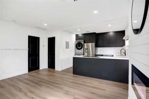 Casa en alquiler en Oakland Park, Florida, 1 dormitorio, 279.54 m2 № 2008895 - foto 14