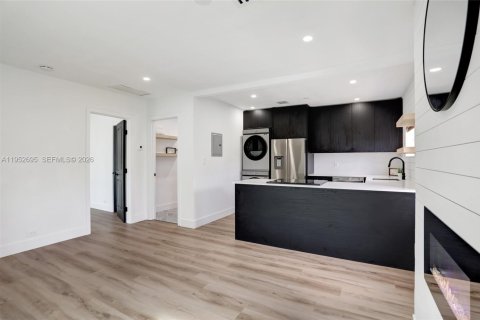 Casa en alquiler en Oakland Park, Florida, 1 dormitorio, 279.54 m2 № 2008895 - foto 8