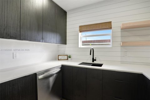 Casa en alquiler en Oakland Park, Florida, 1 dormitorio, 279.54 m2 № 2008895 - foto 10