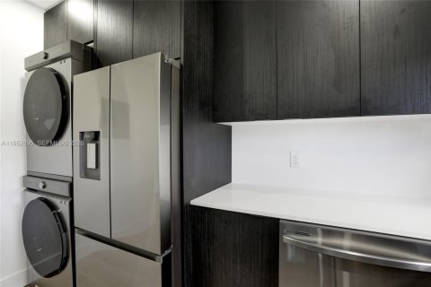 Casa en alquiler en Oakland Park, Florida, 1 dormitorio, 279.54 m2 № 2008895 - foto 9