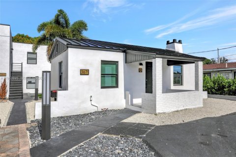 Casa en alquiler en Oakland Park, Florida, 1 dormitorio, 279.54 m2 № 2008895 - foto 2