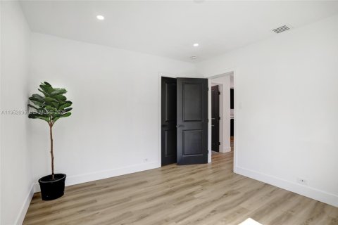 Casa en alquiler en Oakland Park, Florida, 1 dormitorio, 279.54 m2 № 2008895 - foto 16