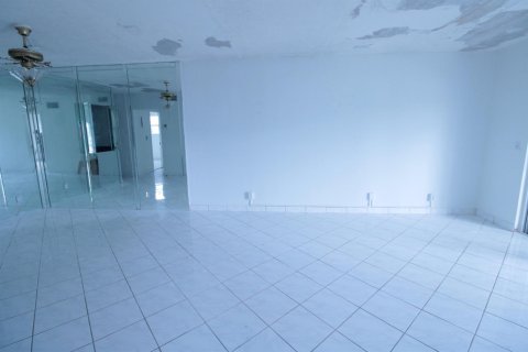 Copropriété à vendre à Hallandale Beach, Floride: 2 chambres, 97.55 m2 № 2083273 - photo 6