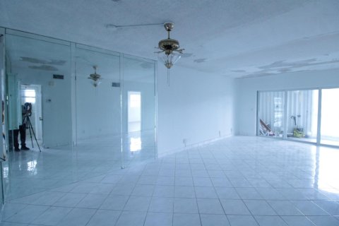 Copropriété à vendre à Hallandale Beach, Floride: 2 chambres, 97.55 m2 № 2083273 - photo 7