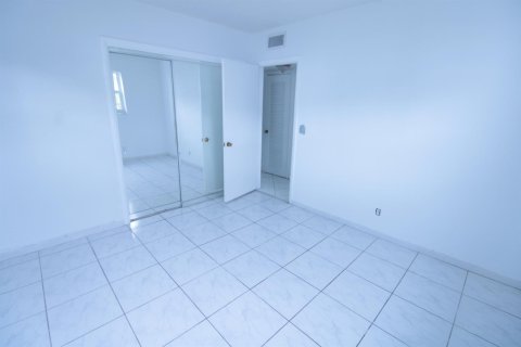Copropriété à vendre à Hallandale Beach, Floride: 2 chambres, 97.55 m2 № 2083273 - photo 9
