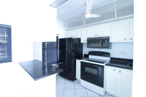 Copropriété à vendre à Hallandale Beach, Floride: 2 chambres, 97.55 m2 № 2083273 - photo 4