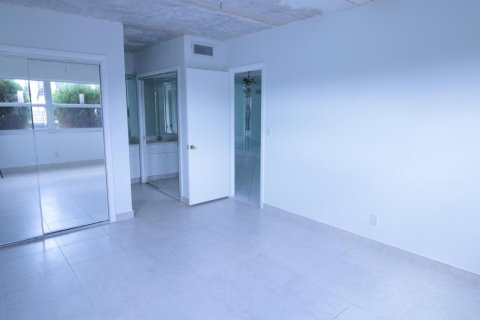 Copropriété à vendre à Hallandale Beach, Floride: 2 chambres, 97.55 m2 № 2083273 - photo 13