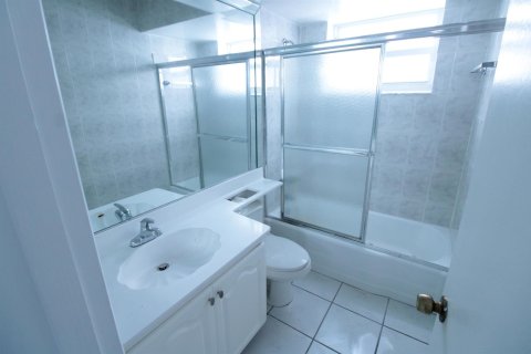 Copropriété à vendre à Hallandale Beach, Floride: 2 chambres, 97.55 m2 № 2083273 - photo 8