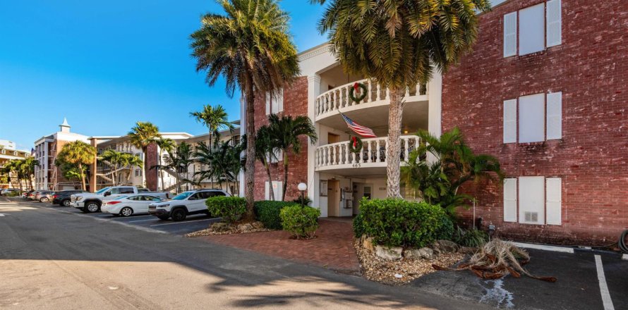 Condo à Hallandale Beach, Floride, 2 chambres  № 2083273