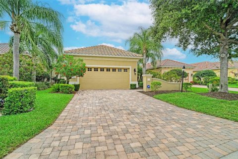 House in Lakewood Ranch, Florida 2 bedrooms, 205.78 sq.m. № 2272923