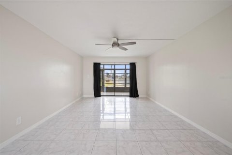 Copropriété à vendre à Punta Gorda, Floride: 2 chambres, 111.48 m2 № 2142536 - photo 3