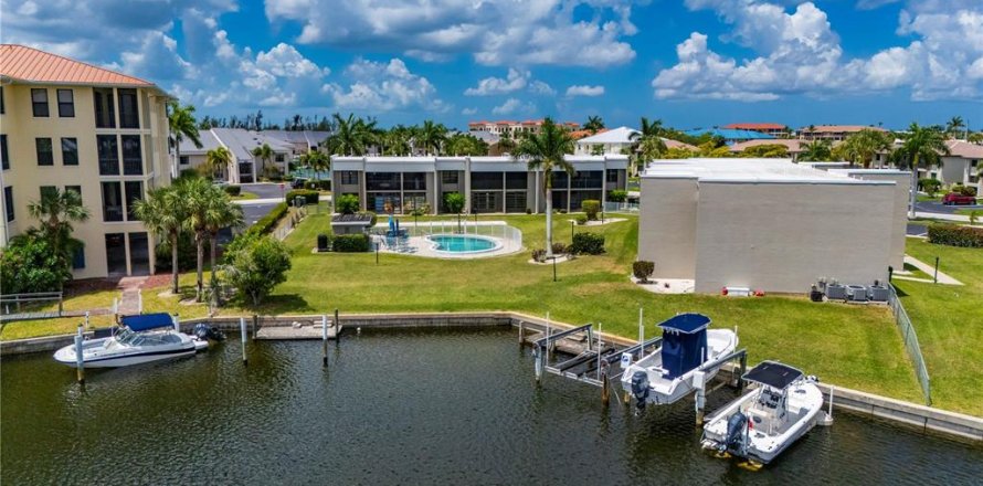 Condo à Punta Gorda, Floride, 2 chambres № 2142536