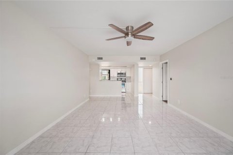 Copropriété à vendre à Punta Gorda, Floride: 2 chambres, 111.48 m2 № 2142536 - photo 13