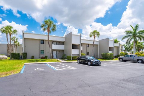 Copropriété à vendre à Punta Gorda, Floride: 2 chambres, 111.48 m2 № 2142536 - photo 6