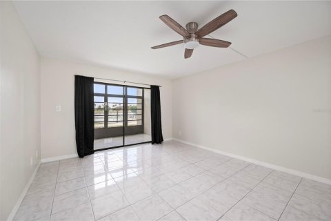 Copropriété à vendre à Punta Gorda, Floride: 2 chambres, 111.48 m2 № 2142536 - photo 11