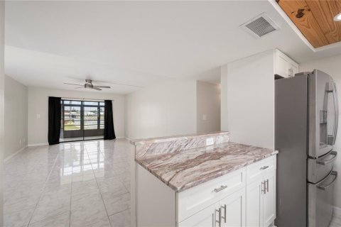 Copropriété à vendre à Punta Gorda, Floride: 2 chambres, 111.48 m2 № 2142536 - photo 19