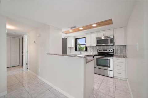 Copropriété à vendre à Punta Gorda, Floride: 2 chambres, 111.48 m2 № 2142536 - photo 16