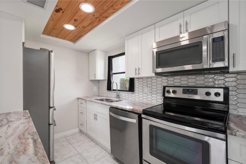 Copropriété à vendre à Punta Gorda, Floride: 2 chambres, 111.48 m2 № 2142536 - photo 2