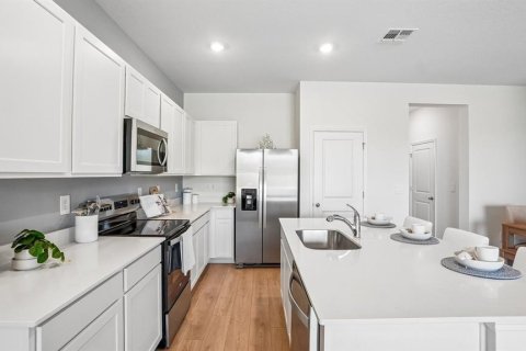 Townhouse in Tampa, Florida 3 bedrooms, 155.43 sq.m. № 2218858 - photo 12