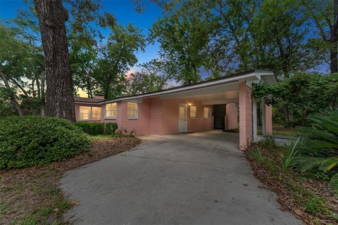 House in Chiefland, Florida 5 bedrooms, 225.47 sq.m. № 1787999 - photo 3