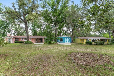 House in Chiefland, Florida 5 bedrooms, 225.47 sq.m. № 1787999 - photo 1