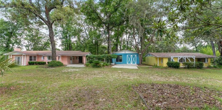 House in Chiefland, Florida 5 bedrooms, 225.47 sq.m. № 1787999