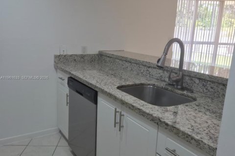 Купить кондоминиум в Хайалиа, Флорида 2 спальни, 89.19м2, № 2023749 - фото 3