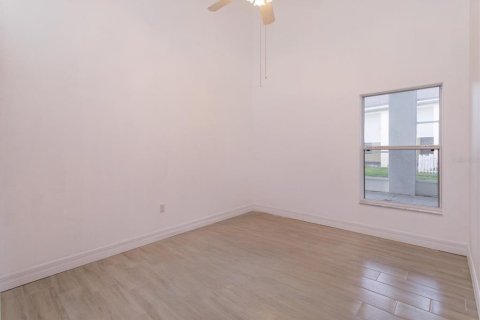 House in Clermont, Florida 2 bedrooms, 133.31 sq.m. № 2393780 - photo 5