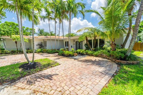 Купить виллу или дом в Майами, Флорида 5 спален, 317.91м2, № 1972613 - фото 4