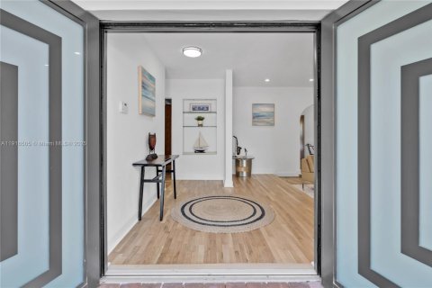 Купить виллу или дом в Майами, Флорида 5 спален, 317.91м2, № 1972613 - фото 13