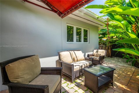 Купить виллу или дом в Майами, Флорида 5 спален, 317.91м2, № 1972613 - фото 11