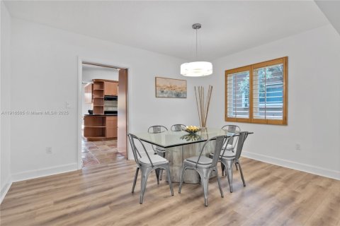 Купить виллу или дом в Майами, Флорида 5 спален, 317.91м2, № 1972613 - фото 17