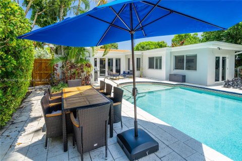 Купить виллу или дом в Майами, Флорида 5 спален, 317.91м2, № 1972613 - фото 9