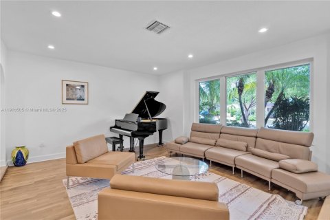 Купить виллу или дом в Майами, Флорида 5 спален, 317.91м2, № 1972613 - фото 16