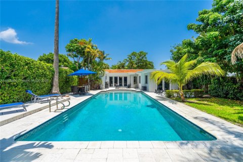 Купить виллу или дом в Майами, Флорида 5 спален, 317.91м2, № 1972613 - фото 10