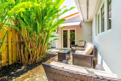 Купить виллу или дом в Майами, Флорида 5 спален, 317.91м2, № 1972613 - фото 12